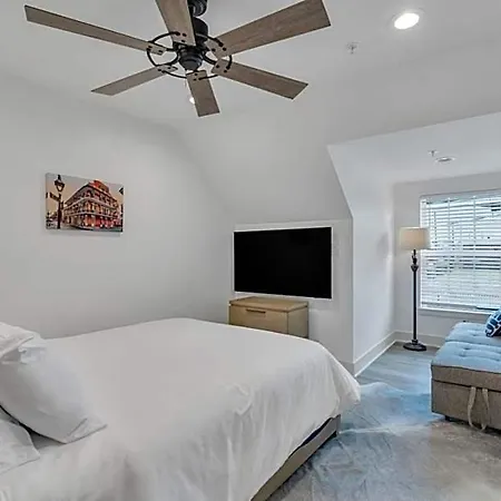 Spectacular Sleep 20 Near Fq W Pool