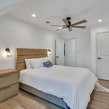 Hotel Spectacular Sleep 20 Near Fq W Pool