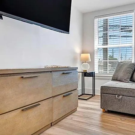 Spectacular Sleep 20 Near Fq W Pool Hotel New Orleans