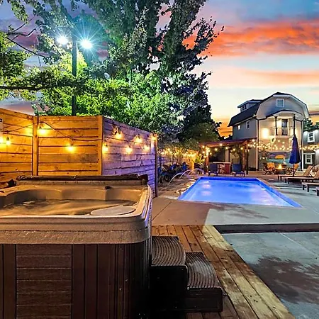 Hotel Spectacular Sleep 20 Near Fq W Pool *