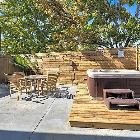 Sleeps 24-spacious Near Fq W Pool Hotel