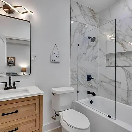 Sleeps 24-spacious Near Fq W Pool Hotel