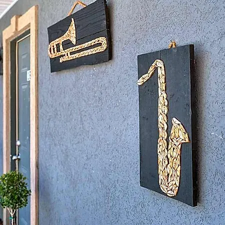 Hotel Sleeps 24-spacious Near Fq W Pool