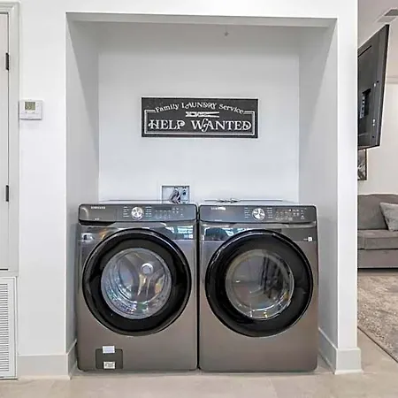 Sleeps 24-spacious Near Fq W Pool Hotel *