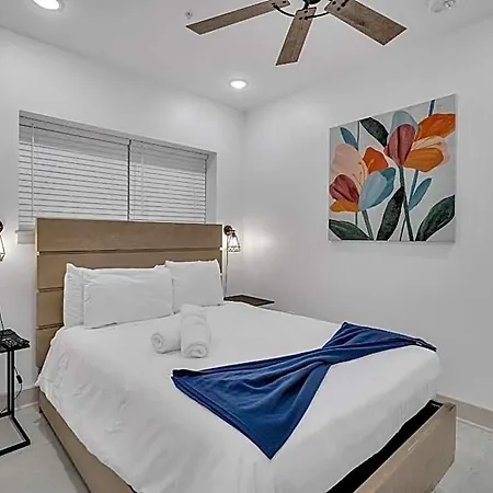 Sleeps 24-spacious Near Fq W Pool New Orleans
