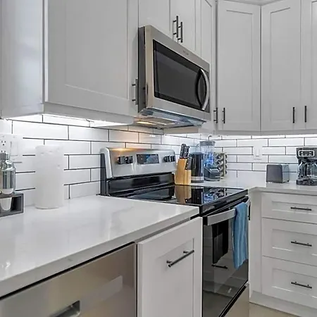 Sleeps 24-spacious Near Fq W Pool Hotel