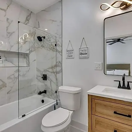 Hotel Sleeps 24-spacious Near Fq W Pool *