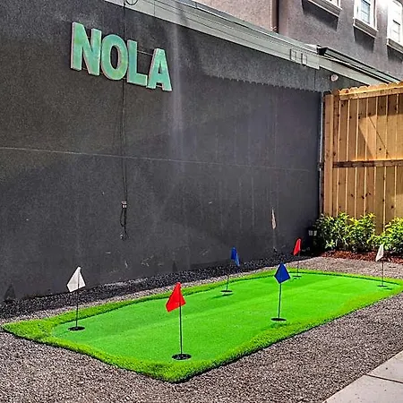Sleeps 24-spacious Near Fq W Pool Hotel