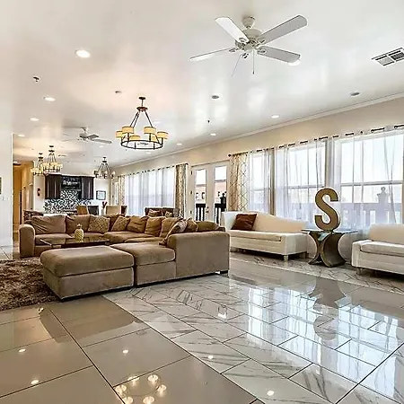 Aparthotel Modern, Spacious With Luxury Amenities