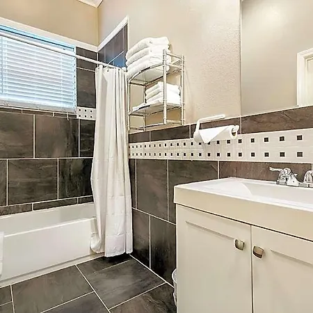 Modern, Spacious With Luxury Amenities Aparthotel