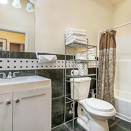 Modern, Spacious With Luxury Amenities Aparthotel