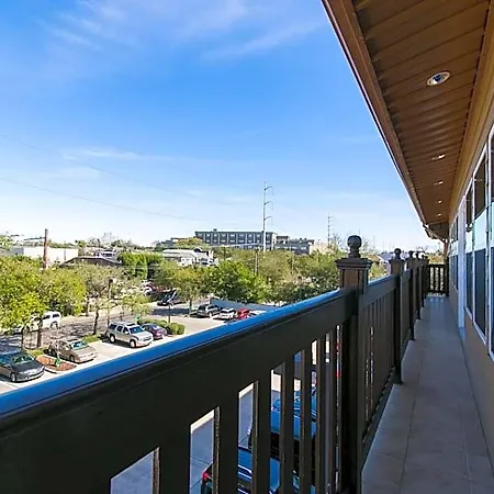 Aparthotel Modern, Spacious With Luxury Amenities New Orleans
