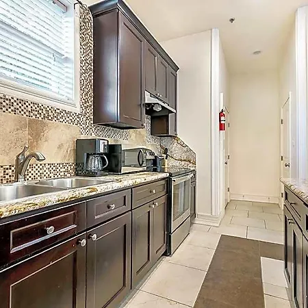 Aparthotel Modern, Spacious With Luxury Amenities New Orleans