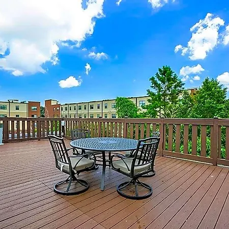 Stylish 4br In Downtown By Hosteeva Aparthotel