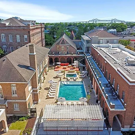 Bywater Aparthotel 3*