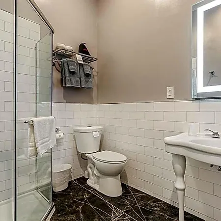 Rathbone Mansions 3*