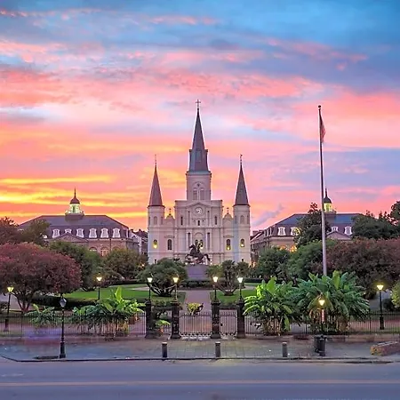 Hotel Hampton & Canal St. French Quarter