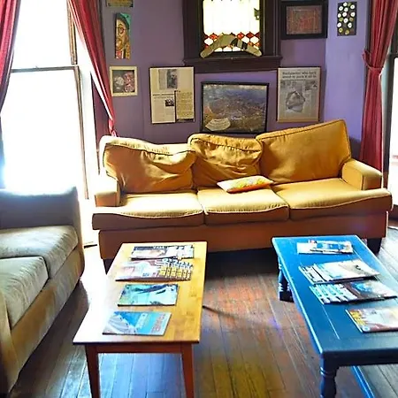 Hostel India House New Orleans