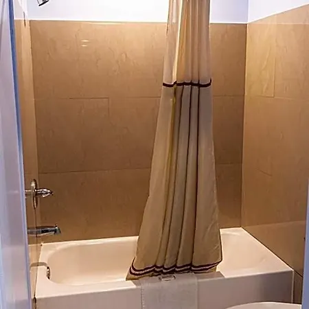 Historic Mardi Gras Hotel 2*