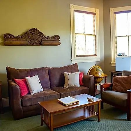 The Lookout Inn 3*