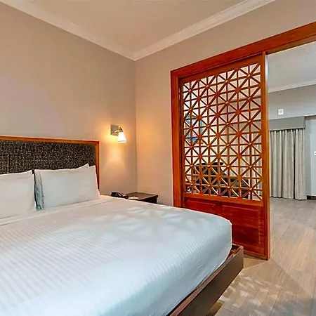 Hotel Wyndham Garden Downtown
