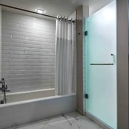 Hotel The Higgins New Orleans, Curio Collection By Hilton 4*