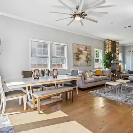 Grand Craftsman Style Heated Pool Holiday home New Orleans