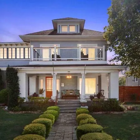 Grand Craftsman Style Heated Pool Holiday home *