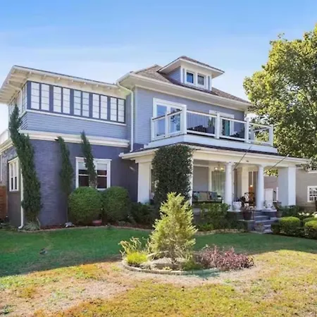 Grand Craftsman Style Heated Pool Holiday home *