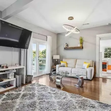 Grand Craftsman Style Heated Pool Holiday home New Orleans