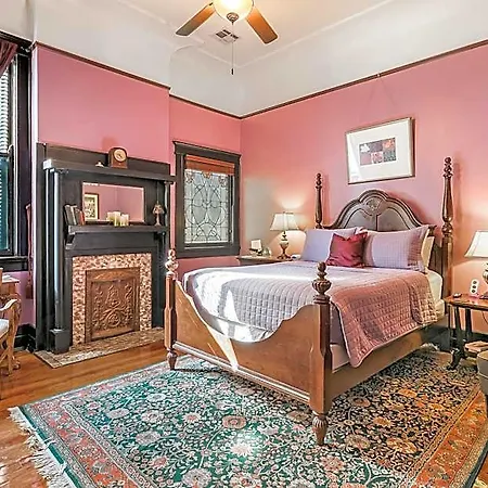 Canal Street Bed & Breakfast