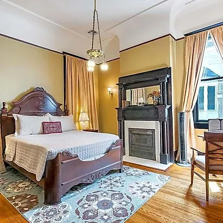 Bed & Breakfast Canal Street 3*