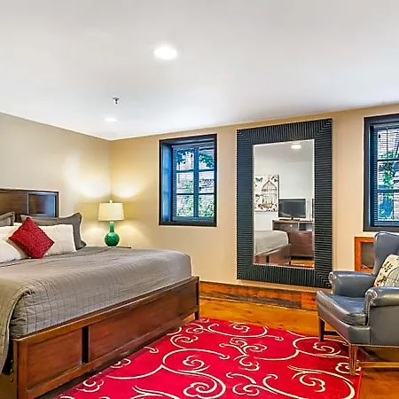 Bed & Breakfast Canal Street 3*