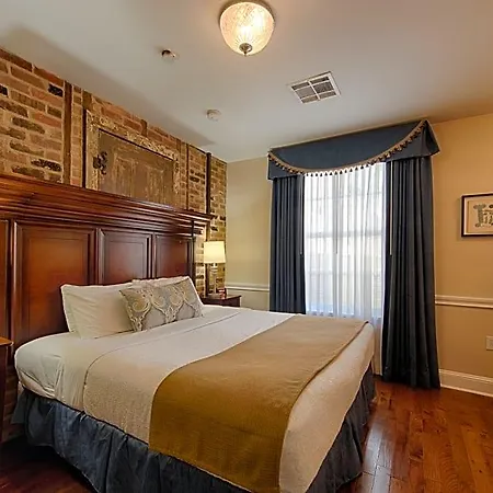 St. Pierre French Quarter Hotel 3*