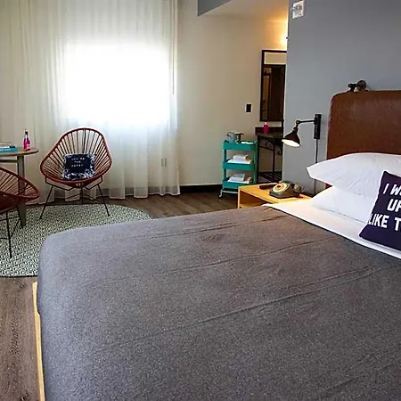 Moxy Downtown/french Quarter Area