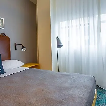 Moxy Downtown/french Quarter Area Hotel