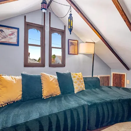 Historic Treme Creole 3 Bed-2 Bath Bed & Breakfast