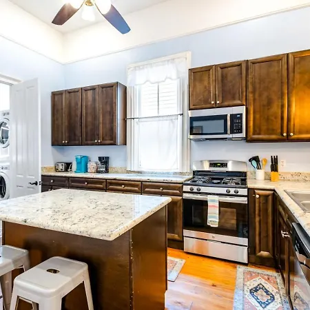 Elysian Historic - 4 Bed-4 Ensuite Baths Bed & Breakfast 4*