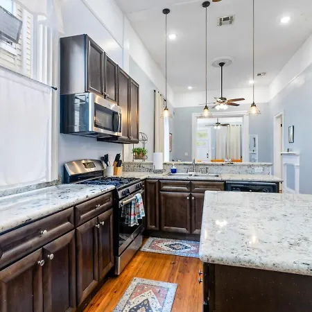 Elysian Historic - 4 Bed-4 Ensuite Baths Bed & Breakfast New Orleans