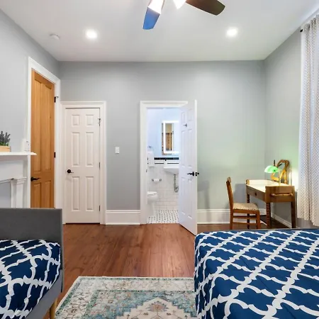 Elysian Historic - 4 Bed-4 Ensuite Baths Bed & Breakfast 4*