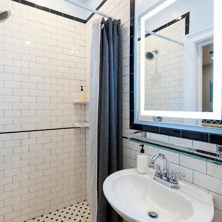 Bed & Breakfast Elysian Historic - 4 Bed-4 Ensuite Baths 4*