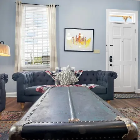 Dumaine Cozy - 3 Bed Close To Qtr Holiday home *