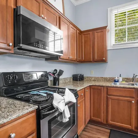 Dumaine Cozy - 3 Bed Close To Qtr Holiday home *