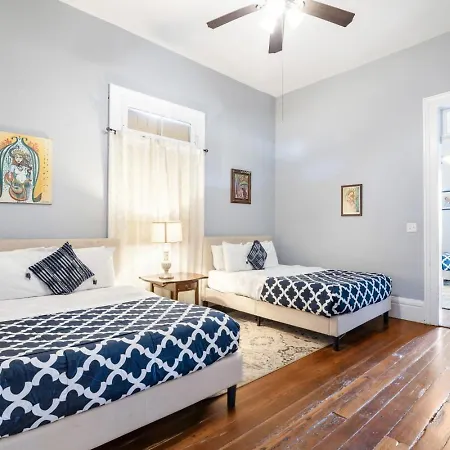 Governors Mansion 5 Bedroom-3 Bath * New Orleans