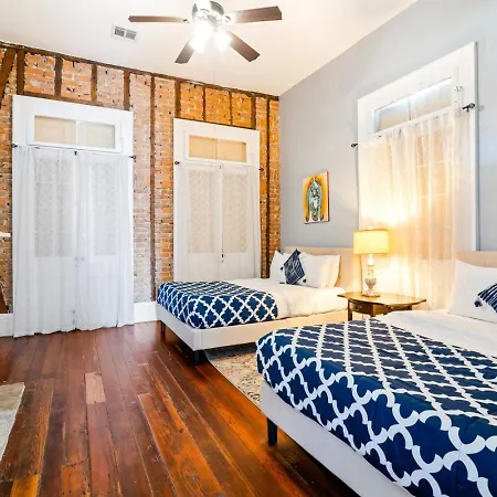 Governors Mansion 5 Bedroom-3 Bath