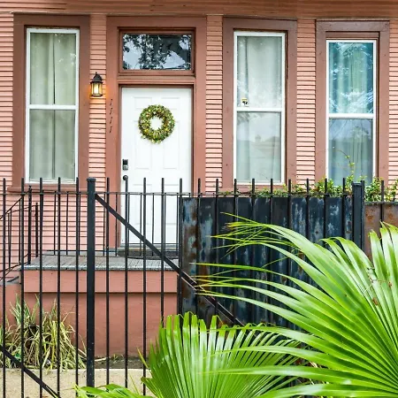 Apartment Governors Across From French Quarter