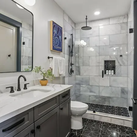 14br Downtown Combo & Shared Seasonal Pool Holiday home