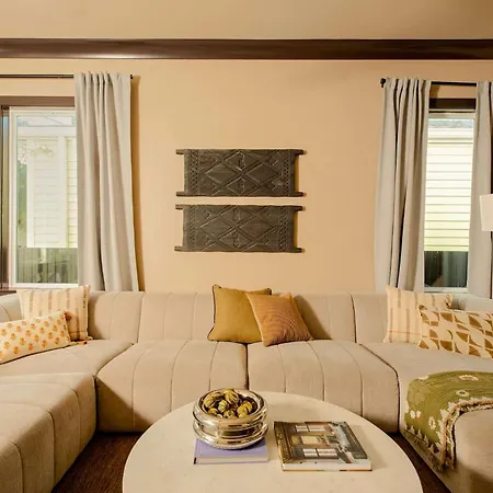 Luxurious Marigny With Heated Pool Holiday home