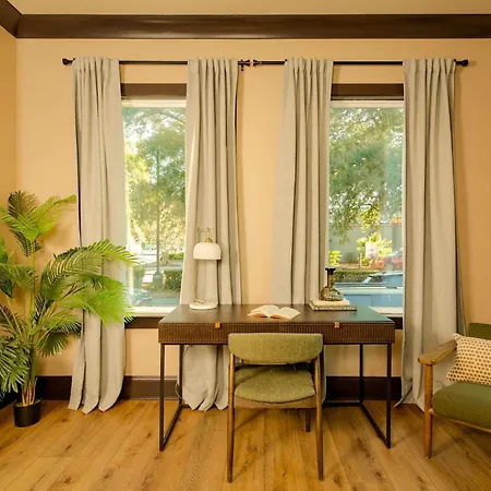 Luxurious Marigny With Heated Pool Holiday home