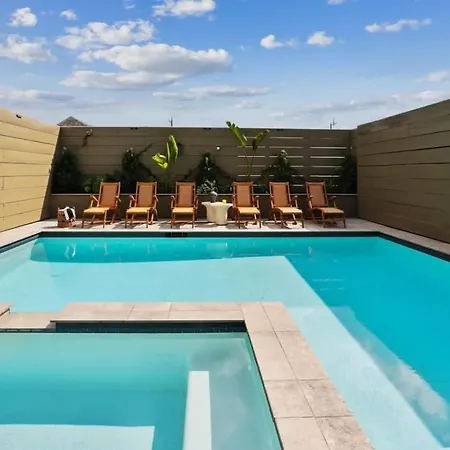 Holiday home Designer Heated Pool & Rooftop New Orleans